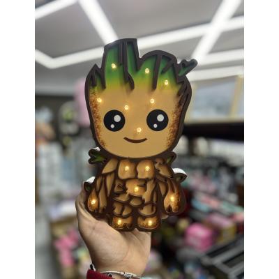 Ahşap groot masa ve duvara süs 